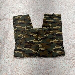 Levi's® Women's Mid-Rise '94 Baggy Cargo Wide Leg Jeans - Grape Leaf Emily Camo